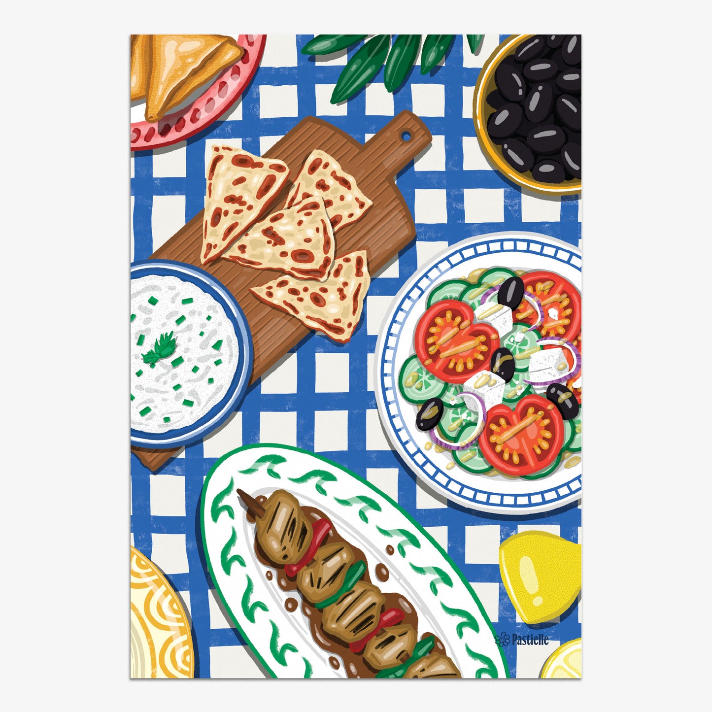 Affiche repas grec avec des plats typiques  tel que les olives, le tzatziki... Sur une table avec une nappe à carreaux bleu.